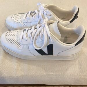 Womens Veja V-10 white black